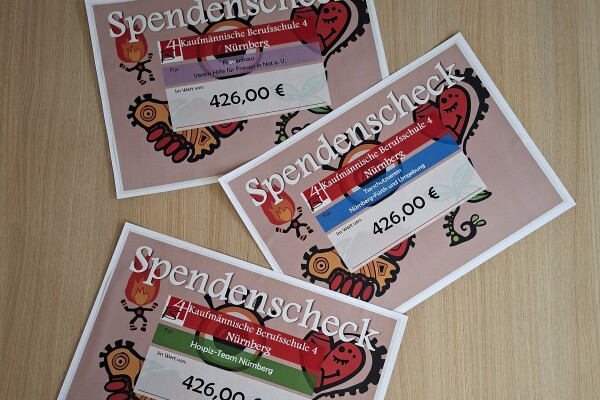 Drei Spendenschecks für die gemeinnützigen Einrichtungen in Nürnberg