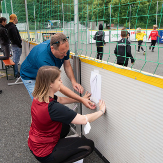 ( Bild: Christine Dierenbach / Christine Dierenbach/Amt fuer Kommunikation und Stadtmarketing ) …oder beim Auszeichnen der beiden Courts.