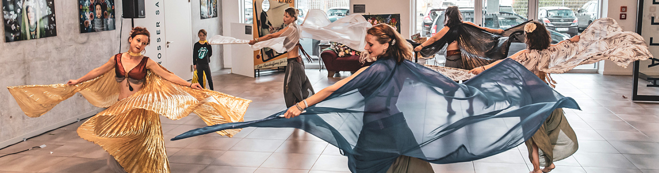 Kulturbuero Muggenhof Tänzerinnen im Foyer