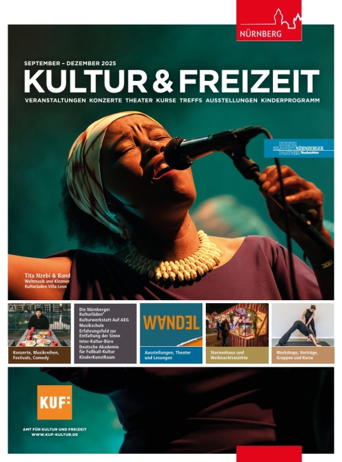 © Amt für Kultur und Freizeit Auf dem Cover der Kultur & Freizeit singt eine Schwarze Musikerin mit geschlossenen Augen ins Mikrofon © Amt für Kultur und Freizeit