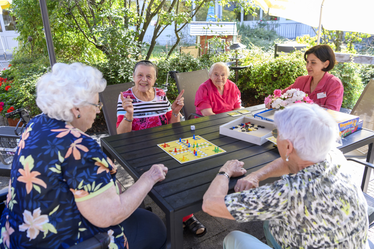 Spielerunde in der Senioren-Wohnanlage Platnersberg