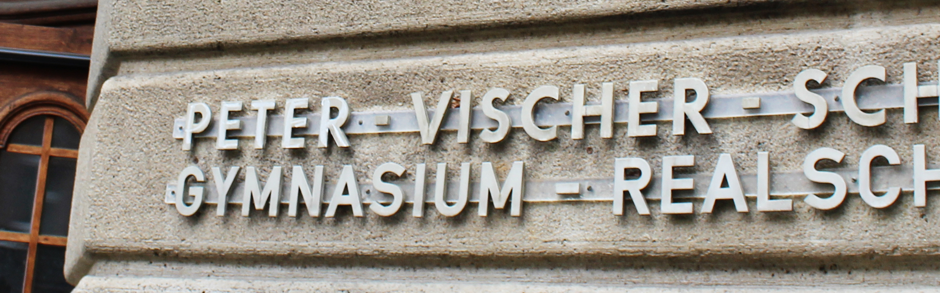 Schild Peter-Vischer-Schule Gymnasium Realschule