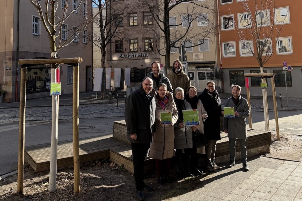 Baumspende 2025 des Rotary Club Nürnberg Connect - Gruppenfoto mit Bürgermeister Vogel und Stadtbaummanager Demling
