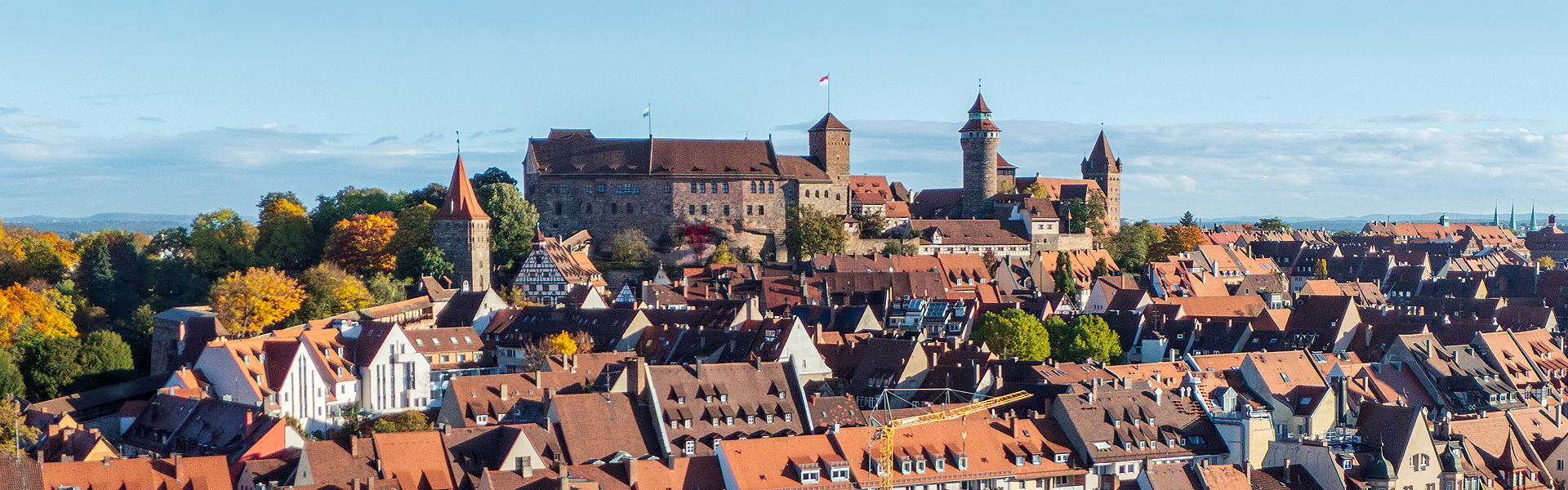 Herbstliches Panoramabild mit Blick auf die Nürnberger Burg.