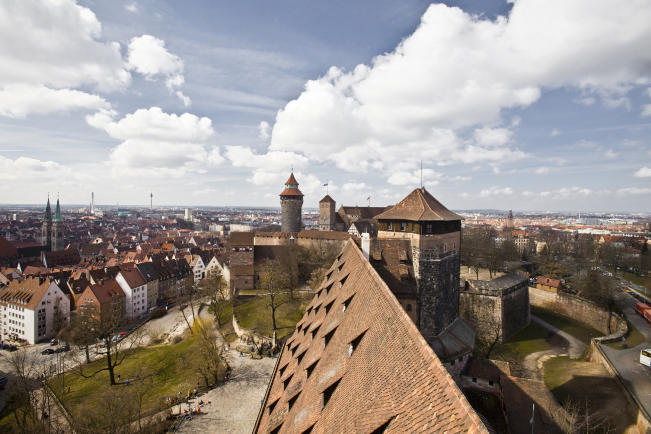 Bild © Ralf Schedlbauer Blick von der Kaiserstallung zur Kaiserburg, Bild © Ralf Schedlbauer