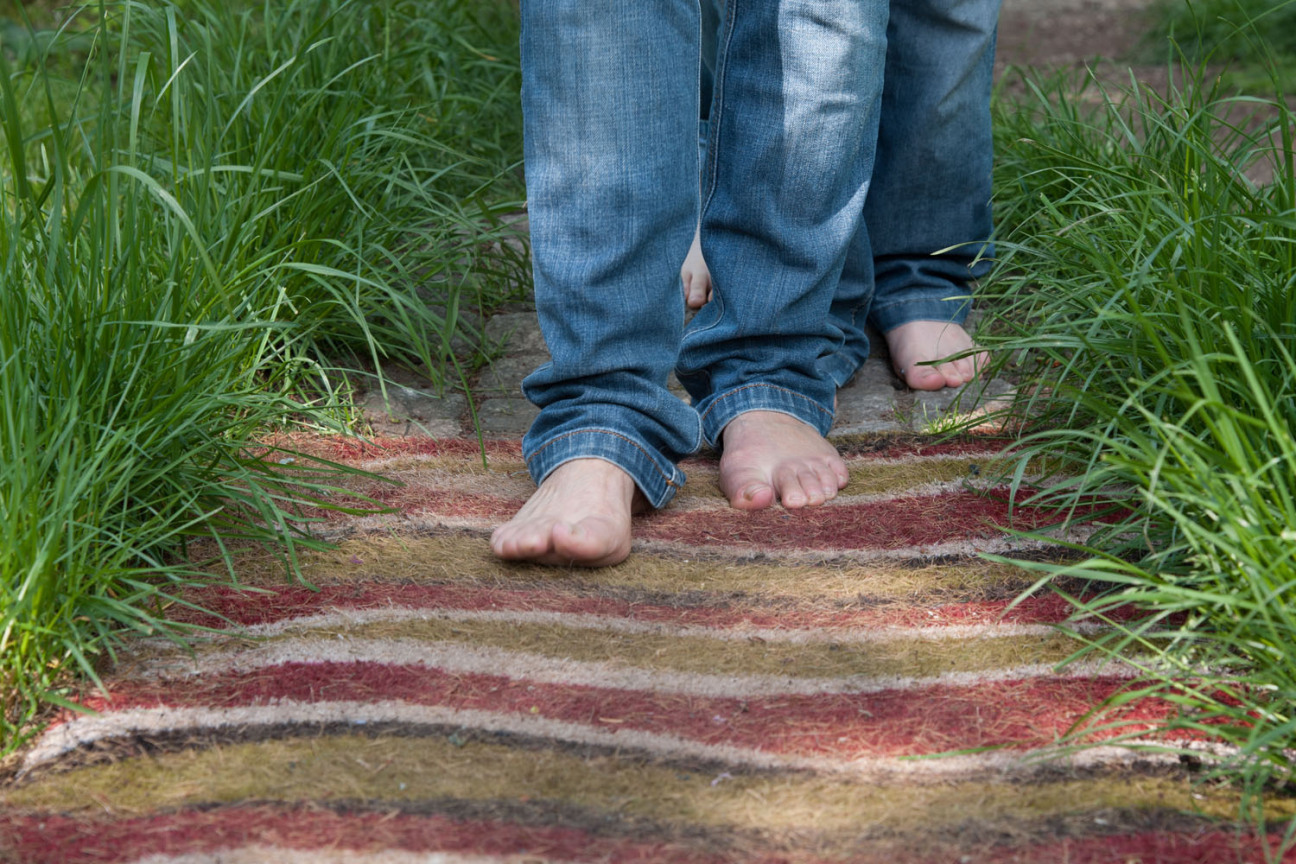 Bild © Christine Dierenbach / Stadt Nürnberg Barfußpfad auf dem Erfahrungsfeld zur Entfaltung der Sinne, Bild © Christine Dierenbach / Stadt Nürnberg