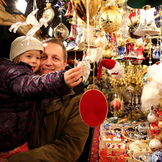 ( Bild: Steffen Oliver Riese / CTZ Nürnberg ) Ein Fest für Kinder: Es glitzert und funkelt überall.