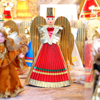 ( Bild: Steffen Oliver Riese / CTZ Nürnberg ) Rauschgoldengel dürfen auf dem Christkindlesmarkt nicht fehlen.