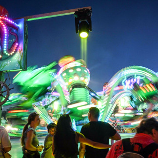 ( Bild: Christine Dierenbach / Stadt Nürnberg ) Abends auf dem Nürnberger Volksfest.