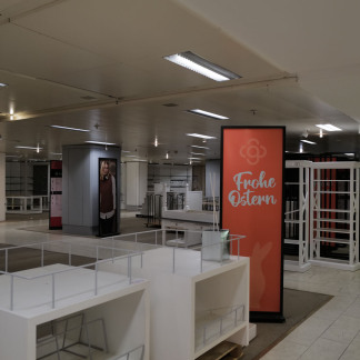 ( Bild: Axel Eisele / Stadt Nürnberg ) Blick in das leerstehende Kaufhof-Gebäude.