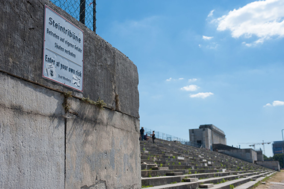 Bild © Ohne Bildnachweis Zeppelintribüne heute, Bild © Ohne Bildnachweis