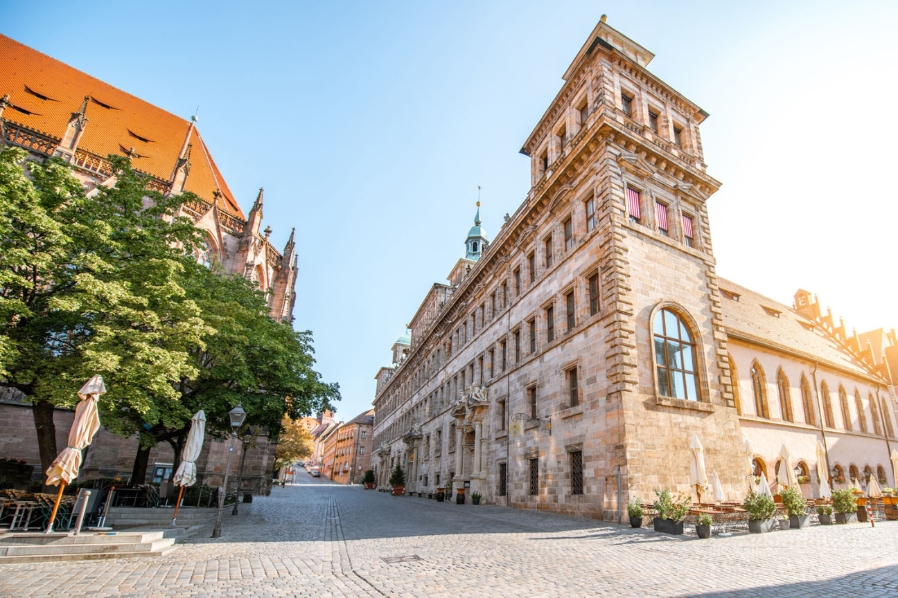 Bild © Ross and Helen / AdobeStock Altes Rathaus in Nürnberg., Bild © Ross and Helen / AdobeStock