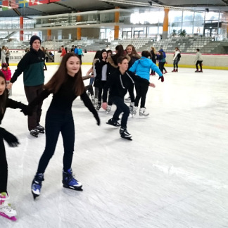 ( Bild: Franzi Beck / Stadt Nürnberg ) Skilager und Winterwoche mit Schlittschuhlaufen