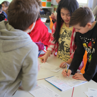 ( Bild: Monika Gropper / Stadt Nuernberg ) Schüler in TÜV
