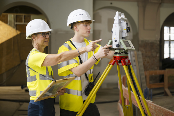 Die Ausbildung als Vermessungstechnikerin bzw. Vermessungstechniker ist vielfältig.