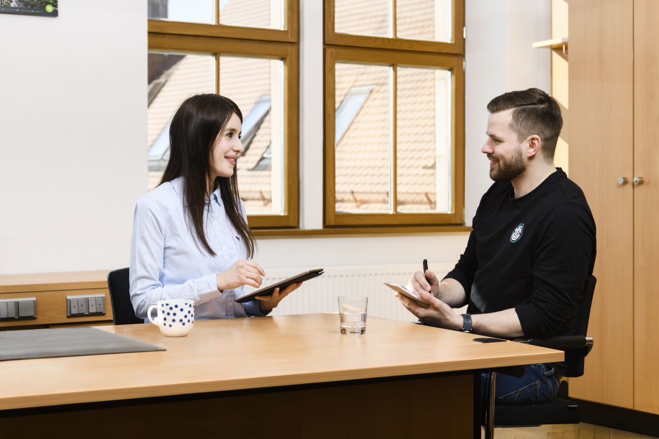 Mitarbeiter im Gespräch