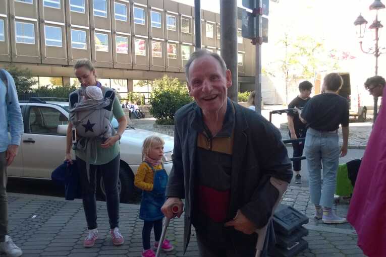 Herbert Bischoff Mitglied des Behindertenrates war einer von vielen Mitgliedern, die beim Tag der offenen Tür der Stadt Nürnberg dabei waren.