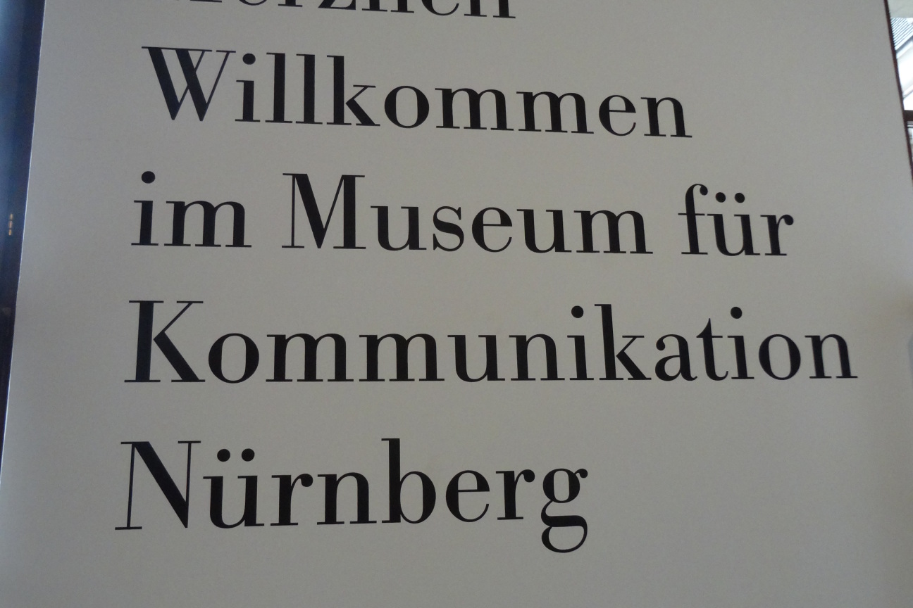 Willkommensschild im Kommunikationsmuseum, Bild © Claudia Belzer