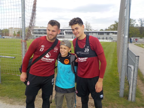 Die Spieler des Clubs nehmen sich Zeit für unsere Schüler