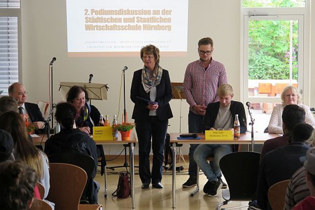 Podiumsdiskussion2, Bild © B12