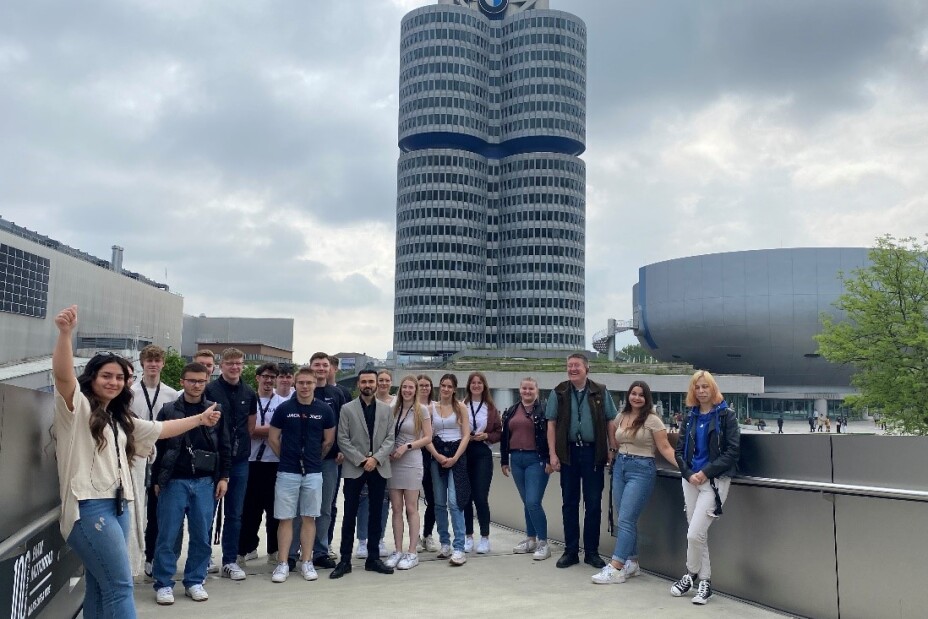 Die Klasse AK11B bei BMW in München, Bild © Berufliche Schule 4 / Stadt Nürnberg