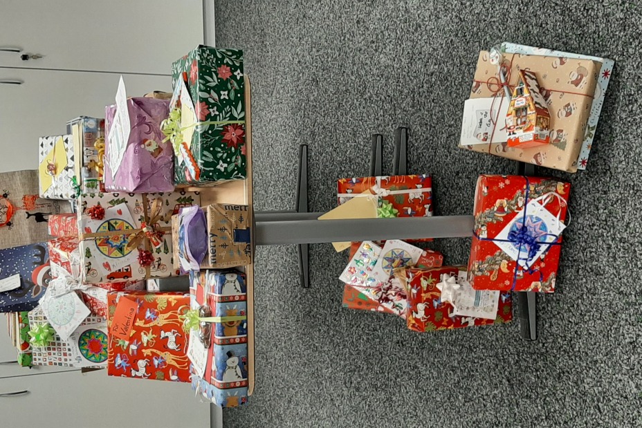 Alle Geschenke vom Wünschebaum, Bild © Berufliche Schule 4 / Stadt Nürnberg