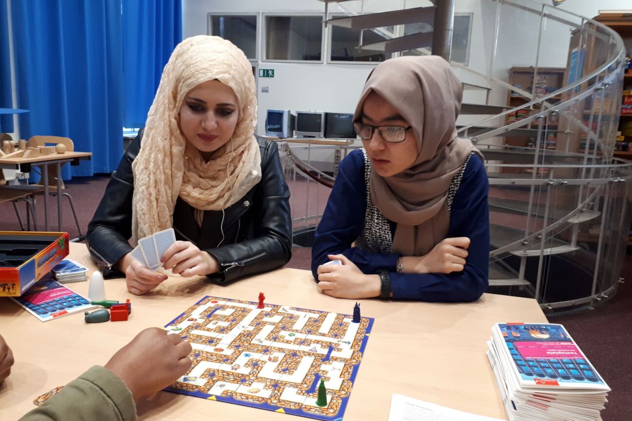Spieletest mit Labyrinth, Bild © Tatiana D'Amato / Stadt Nürnberg, B7, BFS Soz Spiele im Test Labyrinth, Bild © Tatiana D'Amato / Stadt Nürnberg, B7, BFS Soz