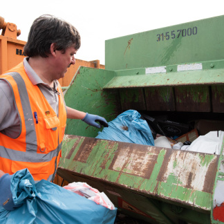 ( Bild: Christine Dierenbach / Amt für Kommunikation und Stadtmarketing ) : Jürgen Sindel und seine sechs Kollegen vom Sör-Bereitschaftsdienst