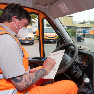 ( Bild: Christine Dierenbach / Amt für Kommunikation und Stadtmarketing ) : Jürgen Sindel und seine sechs Kollegen vom Sör-Bereitschaftsdienst