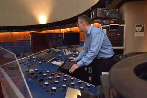 © Ohne Bildnachweis Planetariums-Techniker Jürgen Sadurski © Ohne Bildnachweis