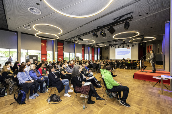 Plenum beim Barcamp für Bildung