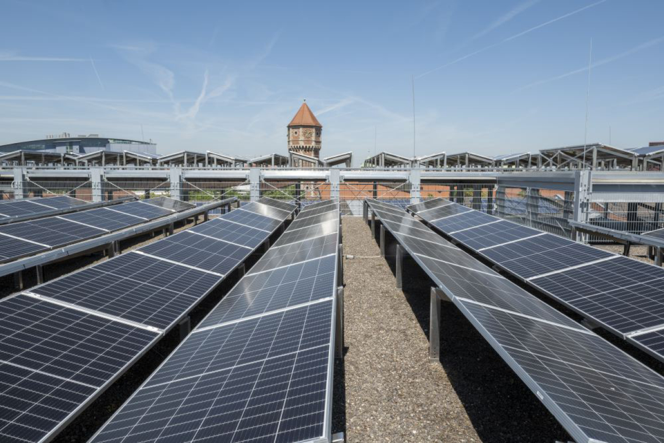 Photovoltaik-Module auf dem Dach des N-Ergie-Parkhauses in Sandreuth, Bild © Ekkehard Winkler / N-Ergie