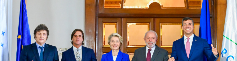 Ursula von der Leyen mit den Präsidenten von Argentinien, Uruguay, Brasilien und Paraguay.