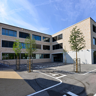 ( Bild: Wolfgang Schmitt / Stadt Nürnberg ) Pausenhof