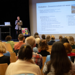 Thementag Jugendliche Psyche im Fokus: Frau Frankenberger vor Publikum