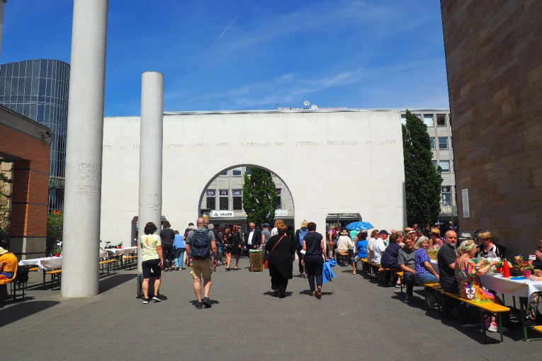 Friedenstafel Strasse der Menschenrechte