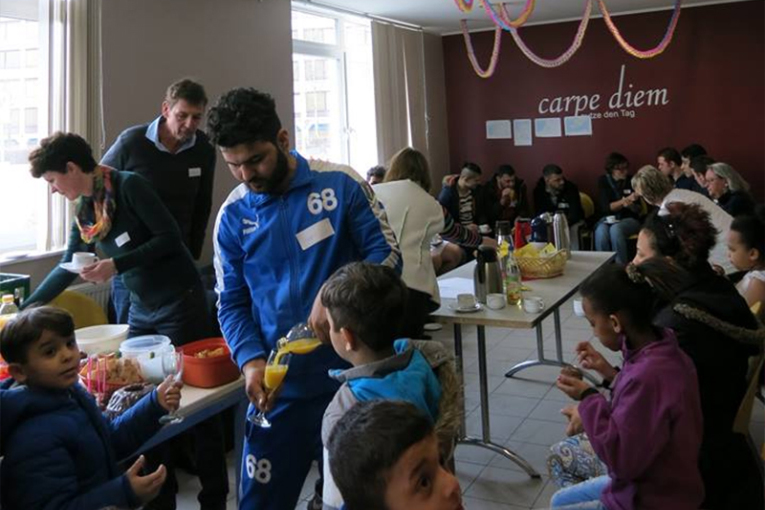 Geflüchtete treffen im Boxdorf Cafe