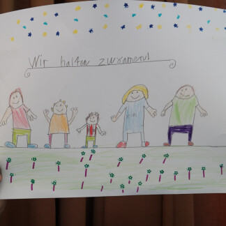 ( Bild: Kulturladen Loni-Übler-Haus / Thusneldaschule Nürnberg ) Aktion im Rahmen der Wochen gegen Rassismus