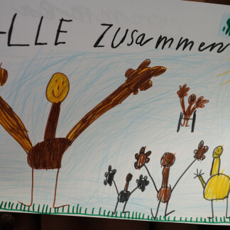 ( Bild: Kulturladen Loni-Übler-Haus / Thusneldaschule Nürnberg ) Aktion im Rahmen der Wochen gegen Rassismus