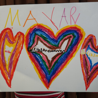 ( Bild: Kulturladen Loni-Übler-Haus / Thusneldaschule Nürnberg ) Aktion im Rahmen der Wochen gegen Rassismus