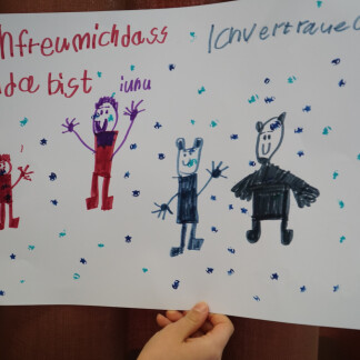 ( Bild: Kulturladen Loni-Übler-Haus / Thusneldaschule Nürnberg ) Aktion im Rahmen der Wochen gegen Rassismus