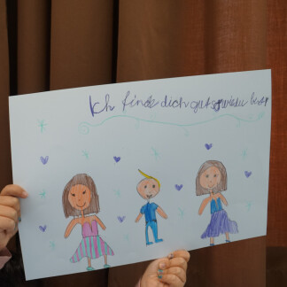 ( Bild: Kulturladen Loni-Übler-Haus / Thusneldaschule Nürnberg ) Aktion im Rahmen der Wochen gegen Rassismus