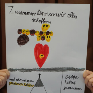 ( Bild: Kulturladen Loni-Übler-Haus / Thusneldaschule Nürnberg ) Aktion im Rahmen der Wochen gegen Rassismus