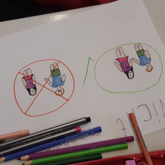 ( Bild: Kulturladen Loni-Übler-Haus / Kulturladen Loni-Übler-Haus ) Mensch ist Mensch! Wir halten zusammen!