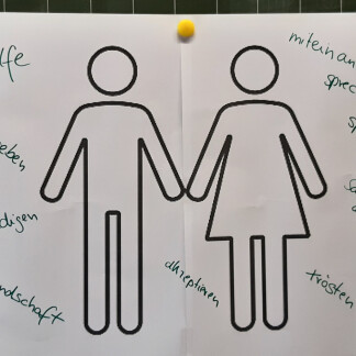 ( Bild: Kulturladen Loni-Übler-Haus / Kulturladen Loni-Übler-Haus ) Mensch ist Mensch! Wir halten zusammen!