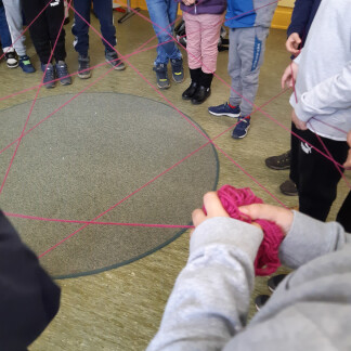 ( Bild: Kulturladen Loni-Übler-Haus / Kulturladen Loni-Übler-Haus ) Mensch ist Mensch! Wir halten zusammen!