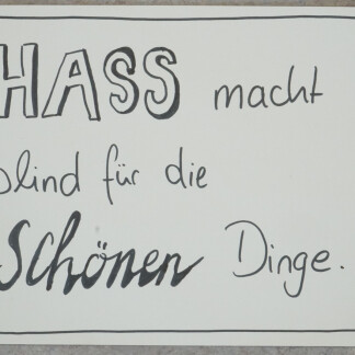 ( Bild: Kulturladen Loni-Übler-Haus / Kulturladen Loni-Übler-Haus ) Mensch ist Mensch! Wir halten zusammen!