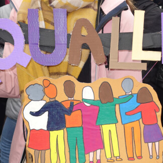 ( Bild: Sylvia Kohlbacher / Kulturladen Loni-Übler-Haus ) 2023 Misch Dich Ein Menschenkette 4 Cc Sylvia Kohlbacher