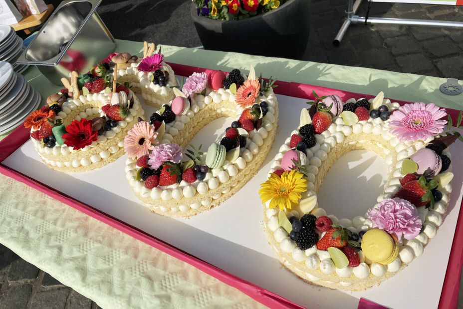 Torte in Form einer 600 anlässlich des 600 jährigen Ostermarkt Jubiläums, Bild © Nürnberger Märkte