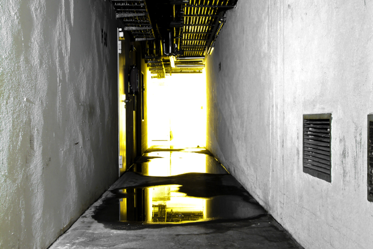 Ein Kellergang im Untergeschoss der Halle